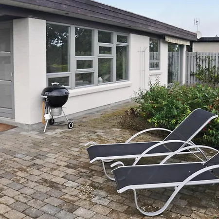 Three-bedroom In بيت للعطل