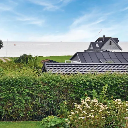 Three-bedroom In بيت للعطل *